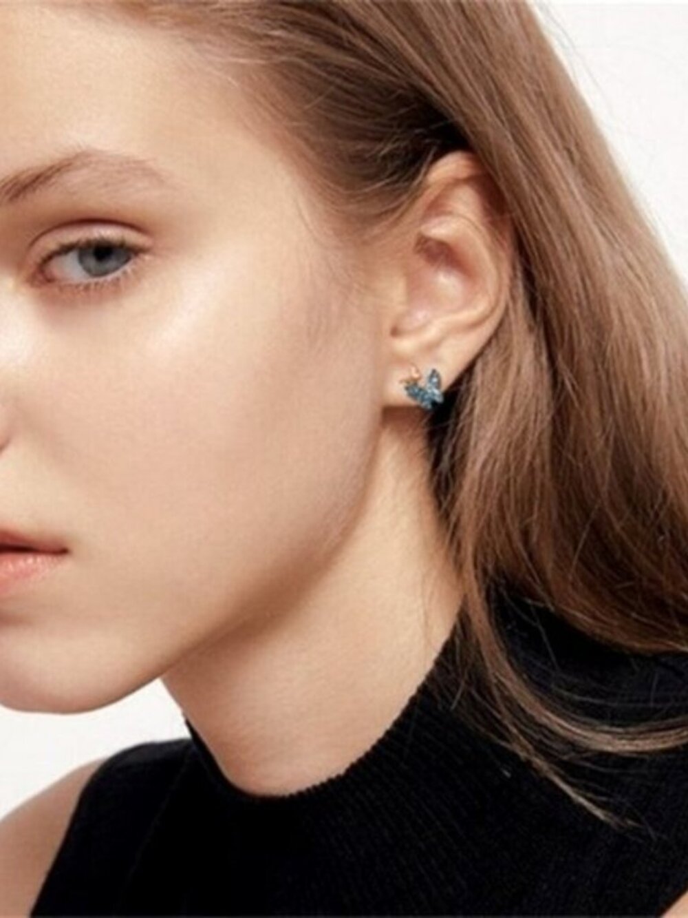 Delightful 18k Gold 925 Silver Blue CZ Butterfly Studs - Picture 3 of 3